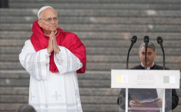 Vaticano diz que Leão 14 será internado na terça para retirar nódulo do pulmão