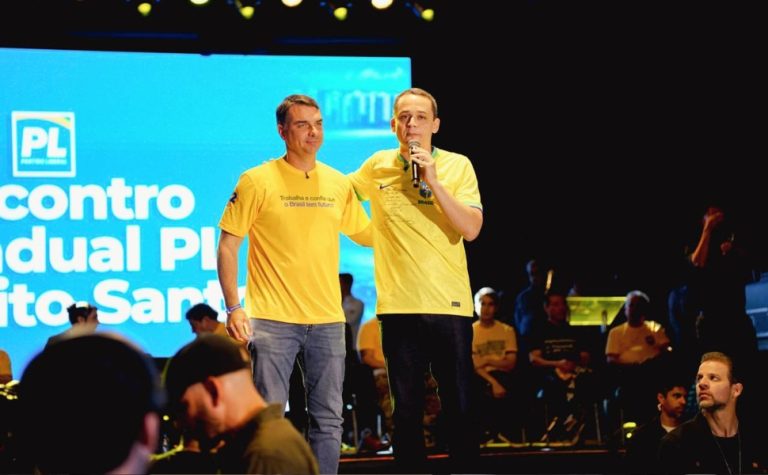 Pazolini vai a Brasília para gravar com Flávio Bolsonaro