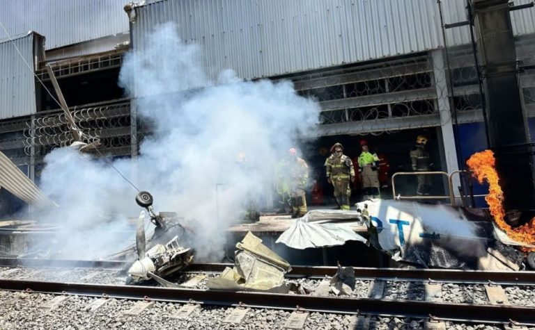 Piloto morre após queda de avião em pátio de manutenção do metrô de BH