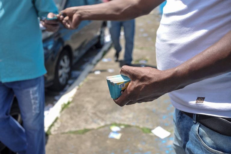 Prazo para os candidatos e campanha mais “fria” do que o normal