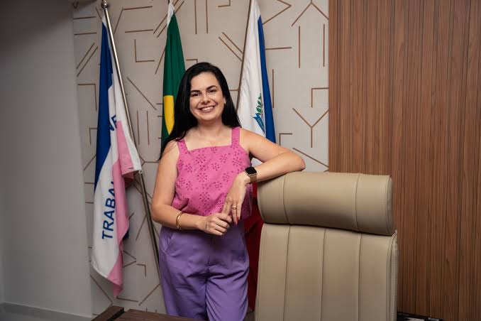 Sabrina Astori é reeleita presidente da Câmara de Guarapari