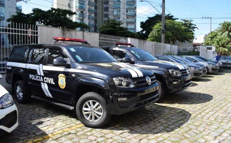 Sargento da PM e outro homem são baleados enquanto conversavam em bar em Cariacica