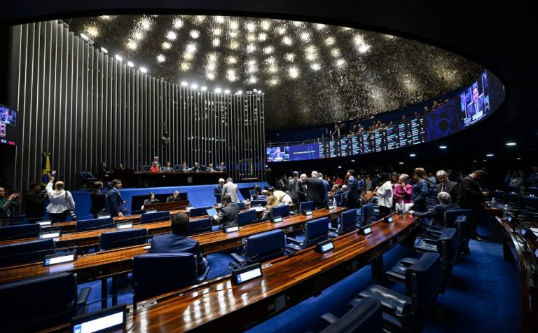 Senado inicia votação da PEC do fim da escala 6×1