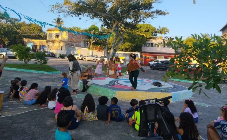 Shows de teatro agitam o feriadão na Barra do Jucu