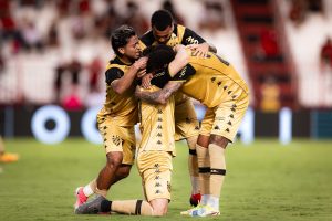 Sport supera expulsão e arranca empate contra o Atlético-GO em Goiânia
