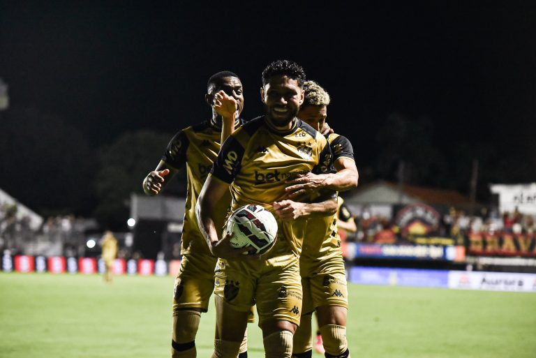 Sport vence o Athletic, fora de casa, e se reaproxima do G6 da Série B