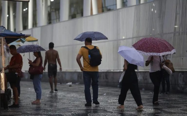 Inmet emite alerta de tempestade e chuva acumulada no ES; veja locais