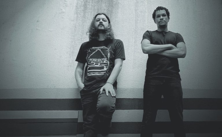 Válvula de escape visceral da Atrox Banda em novo EP