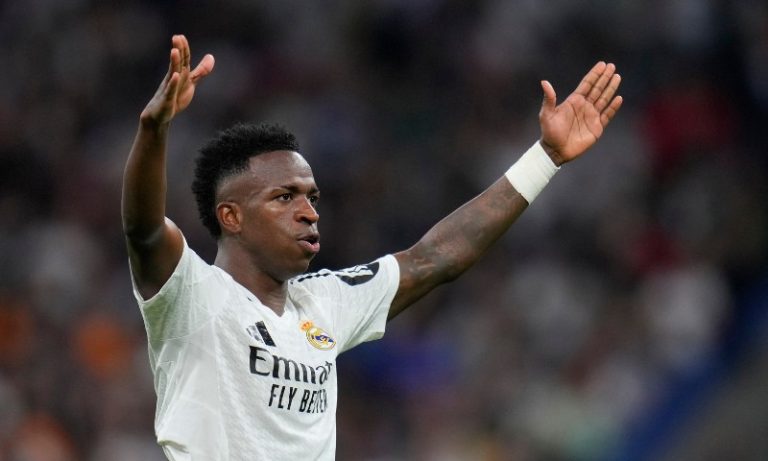 Vini Jr. é suspenso por 4 jogos após puxar cabelo e desfalca Real Madrid